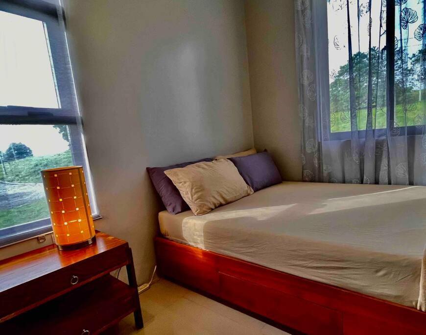 Overlooking Staycation At Sandari Batulao Tagaytay City Esterno foto