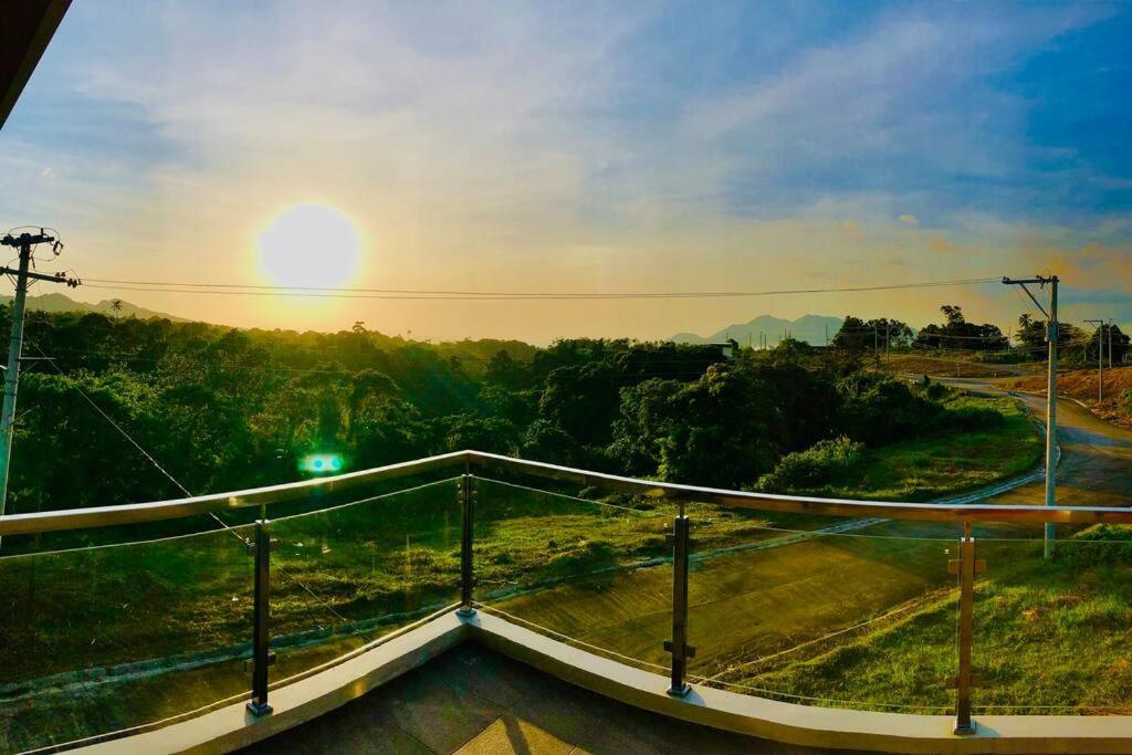Overlooking Staycation At Sandari Batulao Tagaytay City Esterno foto